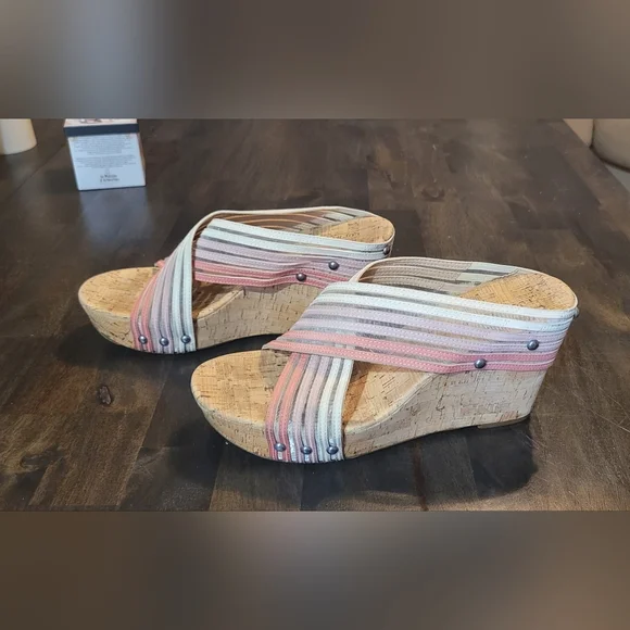 Lucky Brand Mykayla Cork Wedge Sandal. - Picture 3 of 9